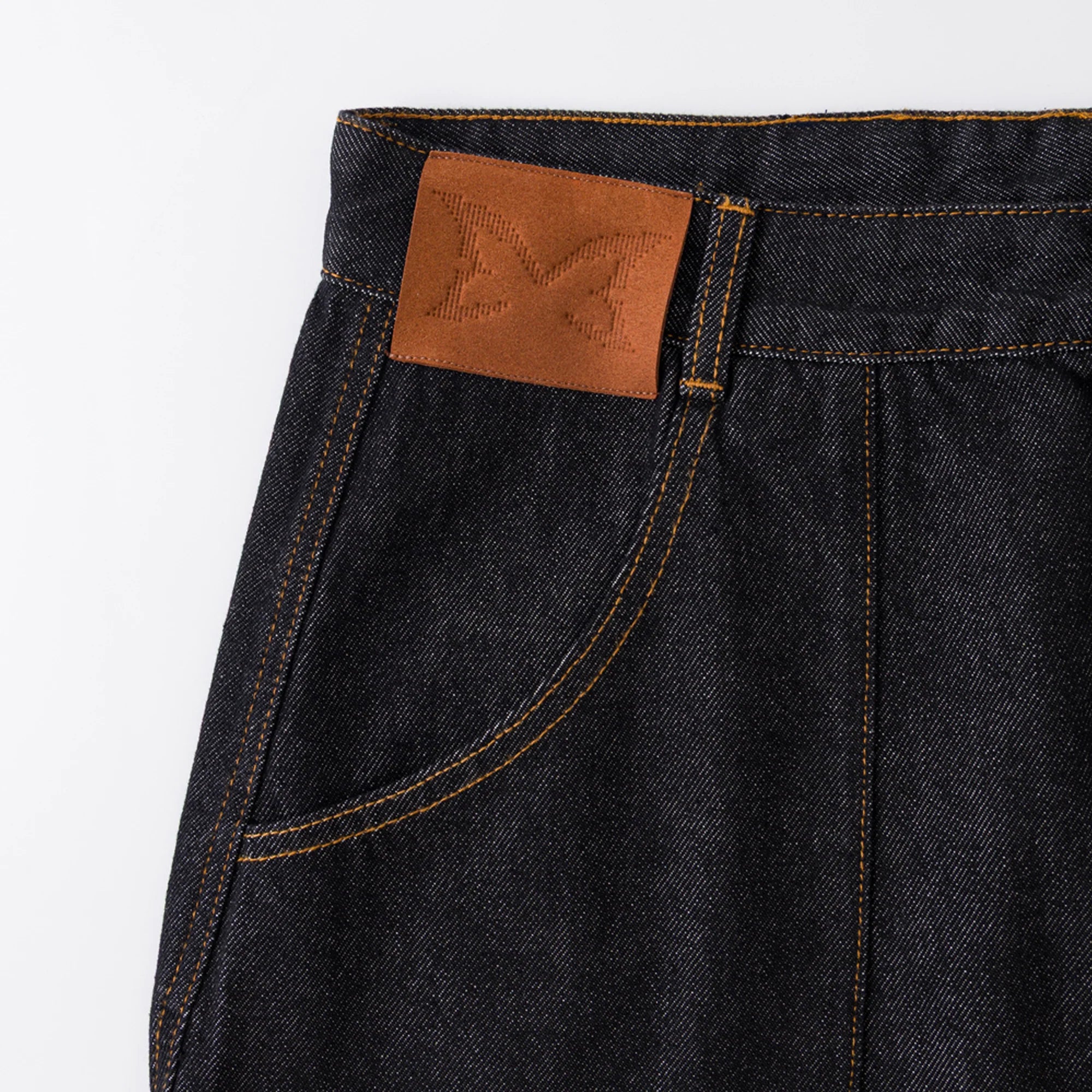 MERTRA REVERSE BIGSTEP DENIM (BLACK / GOLD)