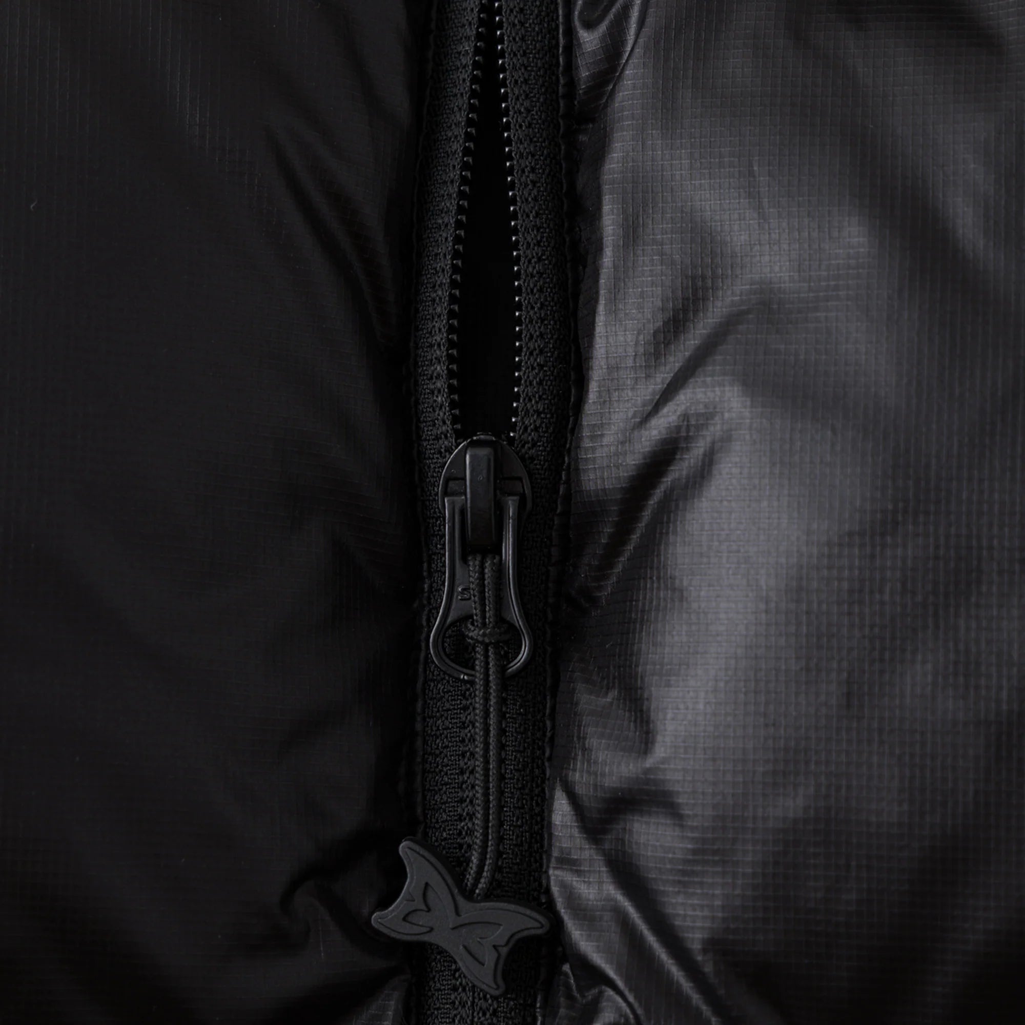 MERTRA GRID PUFFER JACKET (BLACK)